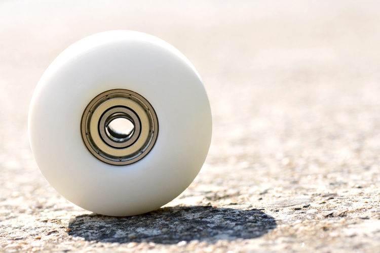 Skateboarding bearings: keep them clean and lubricated to make the wheels spin faster | Photo: Shutterstock