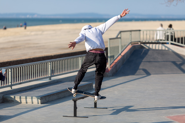 Skateboard Obstacles | The Flat Rail | Photo: Shutterstock