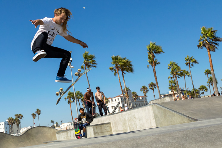 Skate shoes: available in high-top, mid-top, and low-top models | Photo: Shutterstock