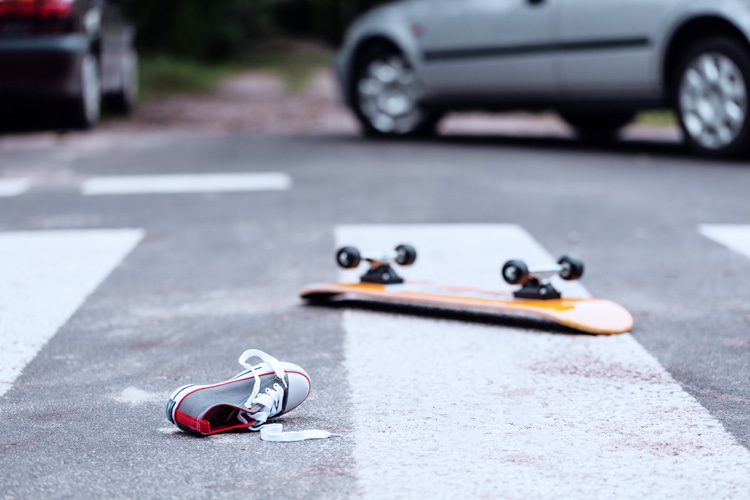 Skateboard injuries: scrapes, bruises, sprains, fractures, and head injuries are some of the most common lesions among skaters | Photo: Shutterstock