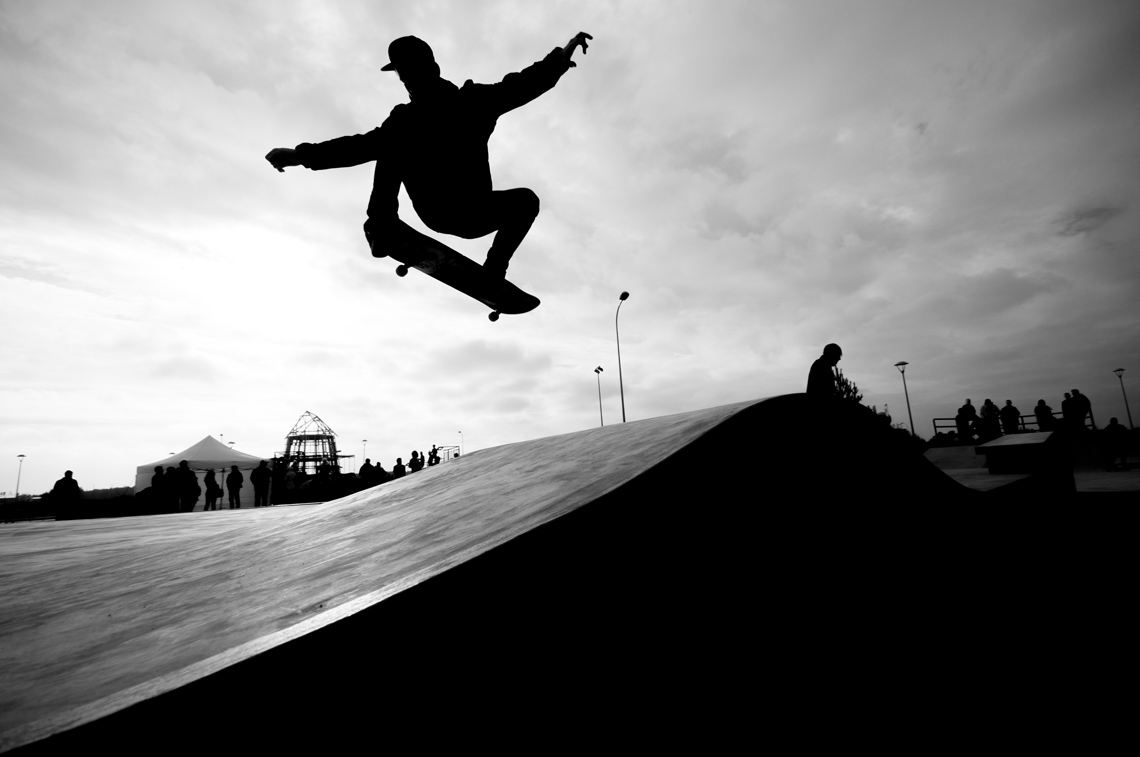 Skateparks: featuring half-pipes, quarter pipes, full pipes, vert ramps, a long pump track, snake runs, bowls and pools, banked ramps, fun boxes, multiple handrails, spine transfers, stair sets, pyramids, ramps, and other objects and obstacles | Photo: Shutterstock