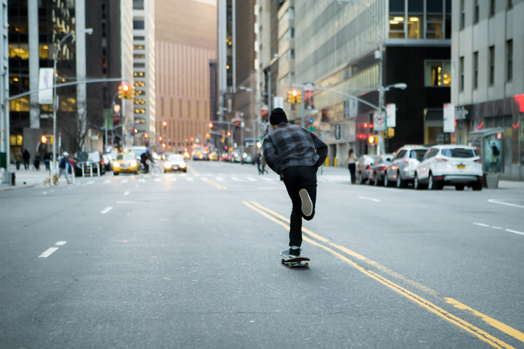 Skateboarding: enjoy every push, pop and kickturn | Photo: Shutterstock