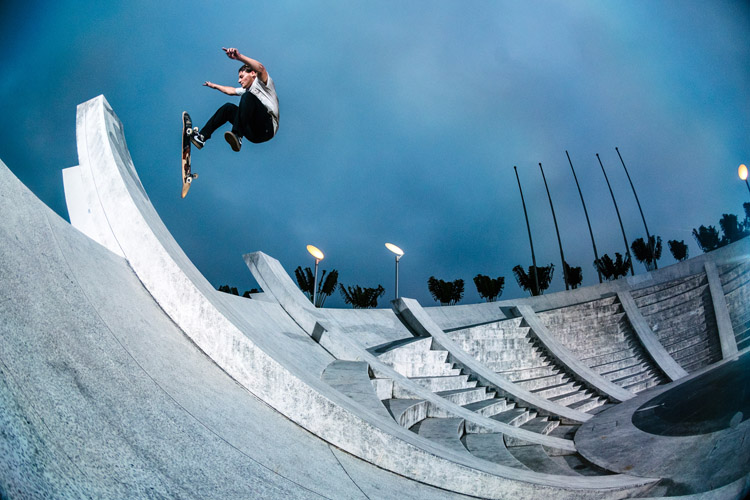 Skateboarding: riding the concrete waves | Photo: Mehring/Red Bull
