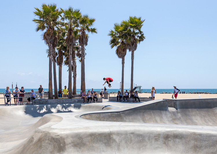 Skateparks: the rulebook by World Skate comprises two classes of certification: recreational and competition skateboarding facilities | Photo: Shutterstock