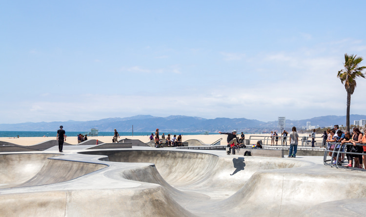 Skateparks: both shallow and deep end areas within the course should contain various features such as hips, spines, banks, vertical walls, volcanos, and love seats | Photo: Shutterstock