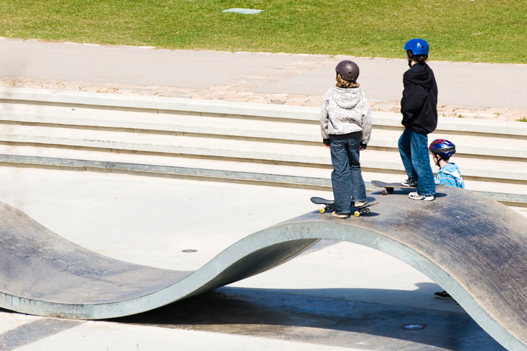 Kids and beginner skaters: respect them and tolerate their actions | Photo: Shutterstock