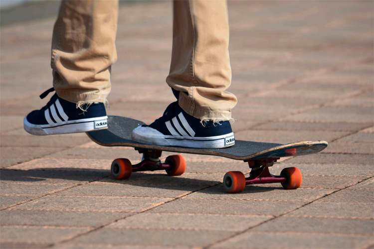 Skateboard shoes: they must be comfortable, durable, and fit your feet nicely | Photo: Creative Commons