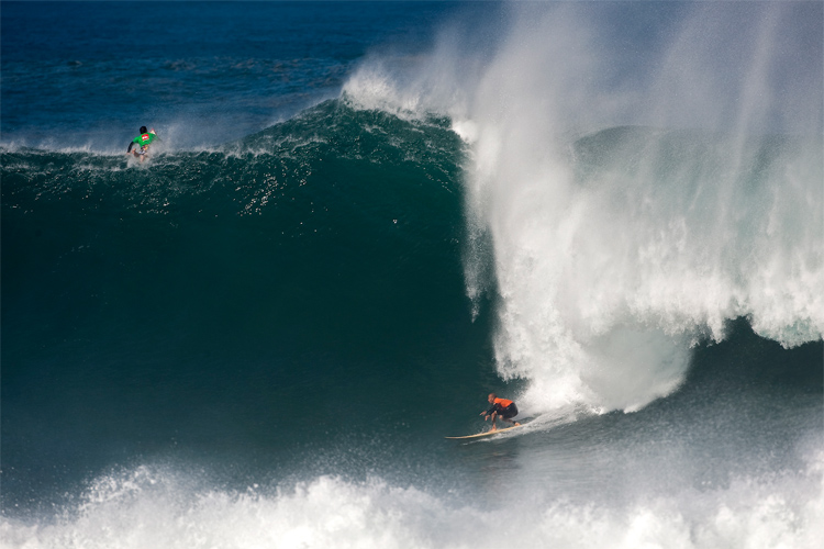 Kelly Slater: riding at the Quiksilver in Memory of Eddie Aikau in 2009 | Photo: ASP/Cestari
