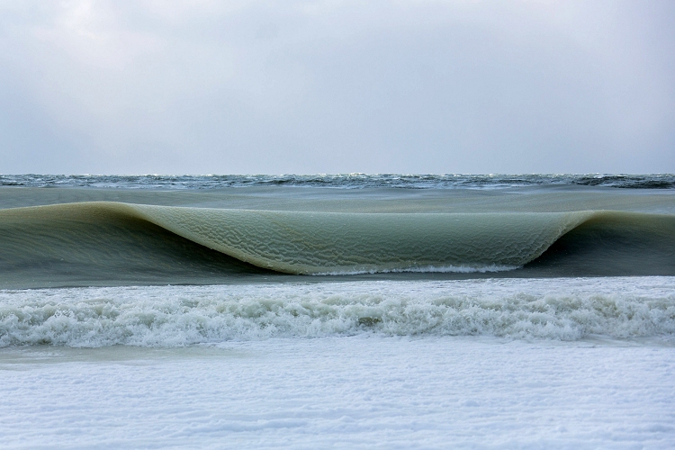 Slurpee wave: a barrel frozen in time | Photo: Jonathan Nimerfroh