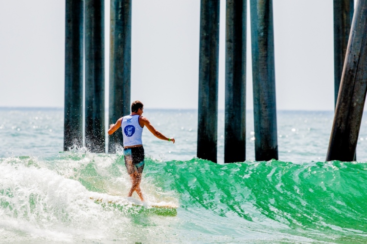 Small waves, great rides: grab a longboard and improve your skills | Photo: Michael Lallande/US Open of Surfing