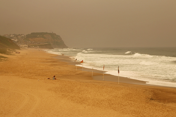 Merewether Beach: the skies of New South Wales turned purple and red during the 2019/2020 Australian bushfire season | Photo: Keegan/Creative Commons