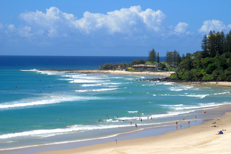 Snapper Rocks: on a good day, there could be 500 surfers in the Superbank | Photo: Shutterstock