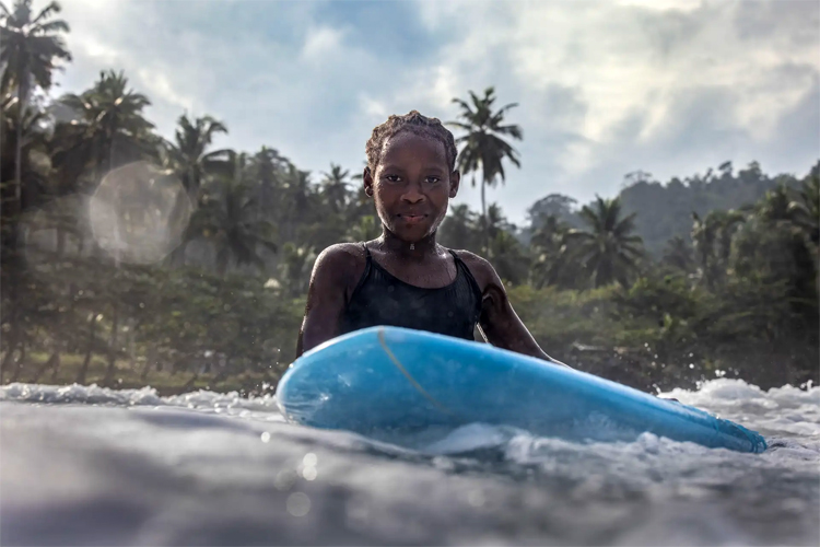 Surfing Through The Odds: a documentary about women surfing in São Tomé e Príncipe | Photo: Shutterstock