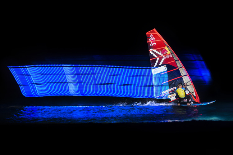 Speed windsurfing: sailboarders have already broken the 50-knot mark | Photo: Red Bull