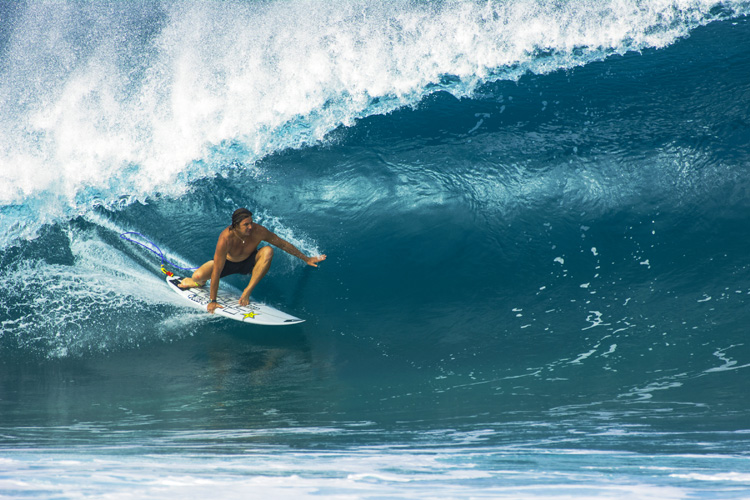 Stalling: an efficient and effective way of slowing down a surfboard | Photo: Shutterstock