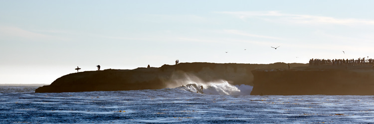 Steamer Lane: a competitive and crowded line-up | Photo: Shutterstock