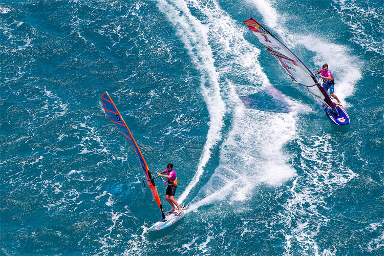 Steering: learn how to change the trajectory of your windsurf board | Photo: Carter/PWA