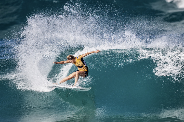 Stephanie Gilmore: a power surfer with excellent wave reading skills | Photo: WSL
