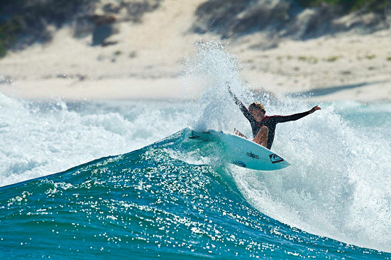 Stephanie Gilmore: surfing with a very unique style