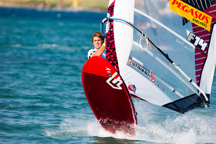 Windsurfing: learn how to apply the brakes on your equipment | Photo: Carter/PWA