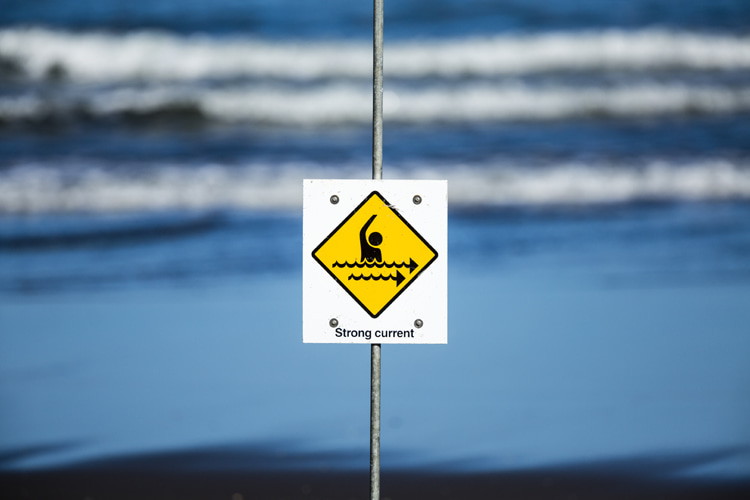 Rips and undertows: avoid swimming in areas with strong currents | Photo: Shutterstock