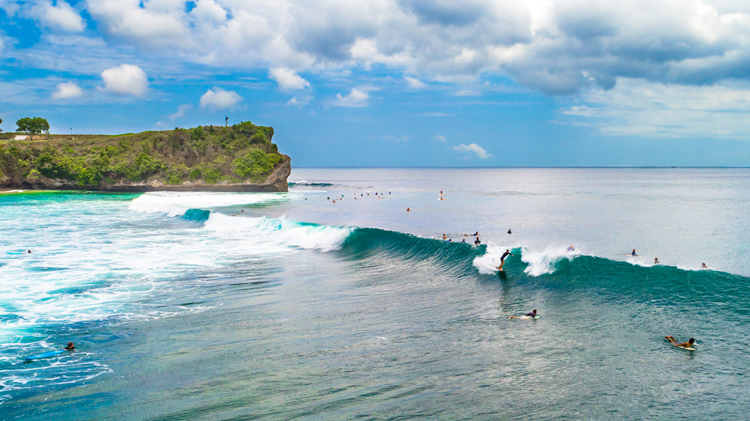 Suluban Beach: a Balinese surfing gem | Photo: Shutterstock