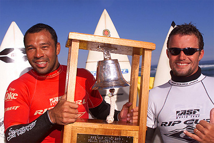 Sunny Garcia: celebrating victory at the 2000 Rip Curl Bells Beach | Photo: Tostee/WSL