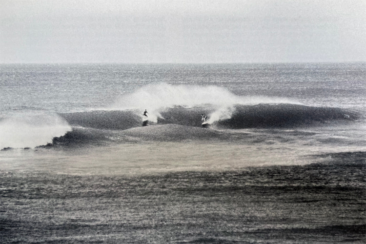 Sunset Beach, Oahu: two 1960s surfers share a dreamy 12-footer | Photo: Desmond Muirhead