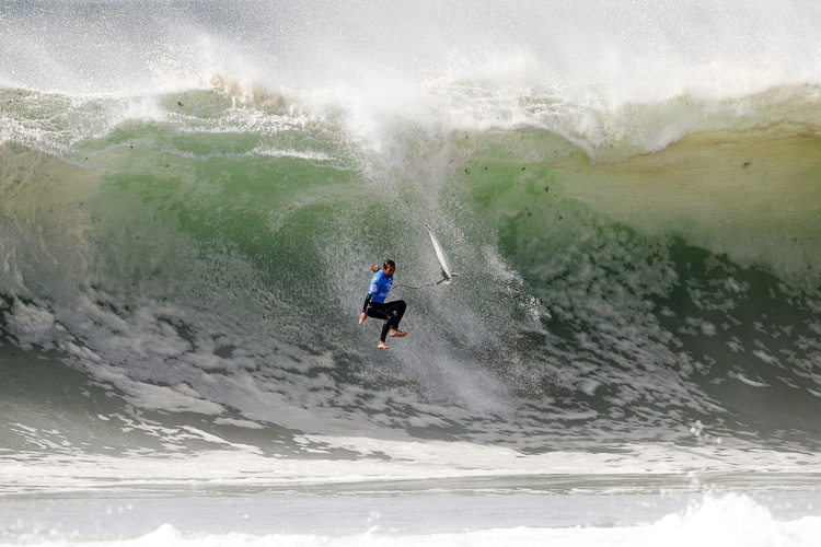 Supertubos: close-outs are as frequent as perfect barreling waves | Photo: WSL