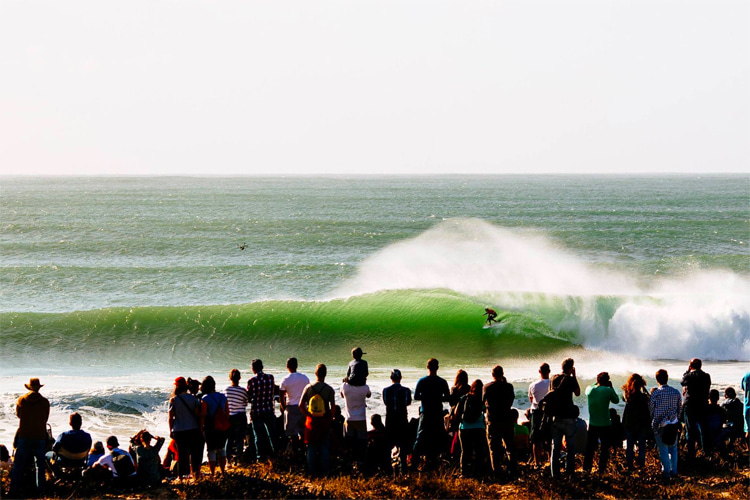 Supertubos: the greatest barreling wave of the Old Continent