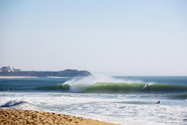 Supertubos: a pounding beach break | Photo: Scholtz/WSL