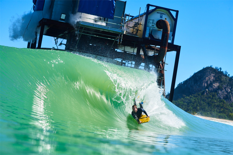 Surf Lakes: the wave pools features a heavy slab wave for high-level surfers and bodyboarders | Photo: Surf Lakes