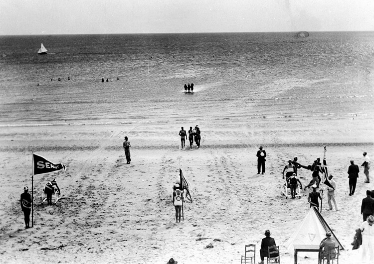 Surf Life Saving Australia: a competition at Brighton beach in South Australia circa 1935 | Photo: State Library of South Australia