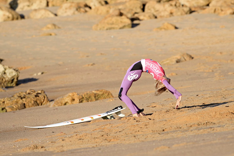 Stretching before surfing: your muscles will thank you | Photo: Rip Curl