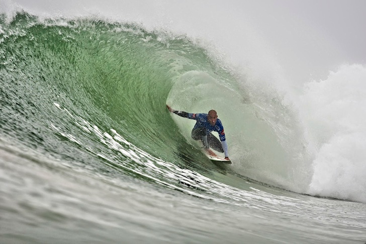 Kelly Slater: surfing in switch-foot mode