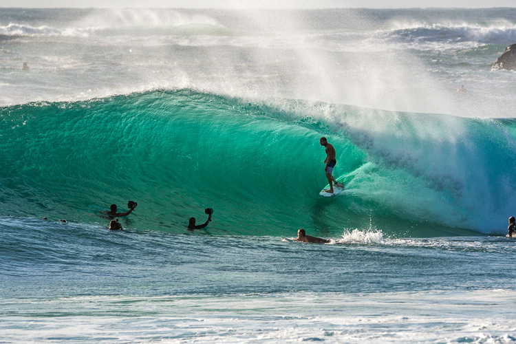 Surfing: to surf is to travel and explore uncharted territories | Photo: Brandon Compagne/Creative Commons