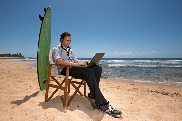 Surf writing: become a professional surf journalist or a best-selling surf author | Photo: Shutterstock