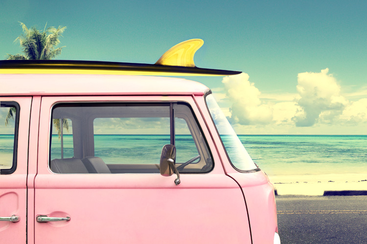 Surfboards: learn how to put them on top of your car and drive away safely | Photo: Bigstock