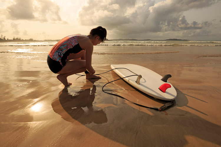 Surfboard leash: an essential piece of surfing equipment | Photo: Shutterstock
