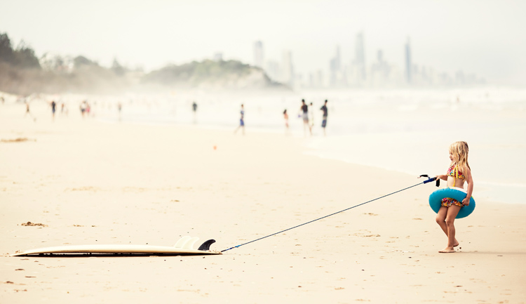 Surfboard leash: the leg rope that connects the surfboard to your ankle | Photo: Shutterstock