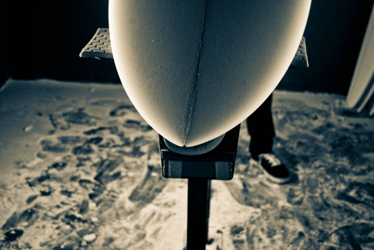 Surfboards: one should learn about design and performance before riding them | Photo: Seckence