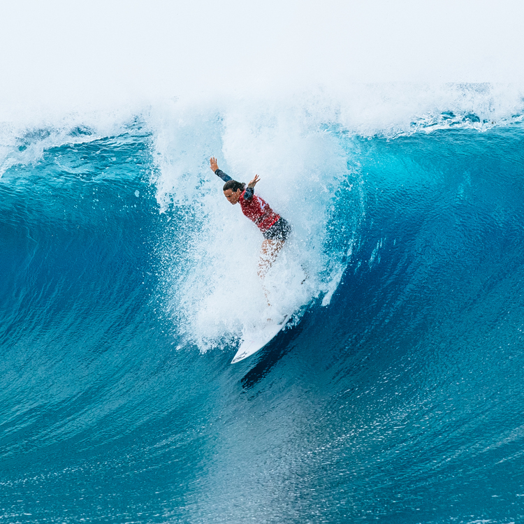 Rocker: steeper waves require more rocker to prevent pearling/nose-diving | Photo: WSL