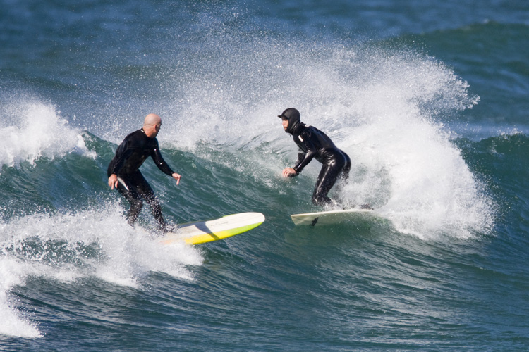 Waves: surfers try to avoid looking at each other | Photo: Mike Baird/Creative Commons