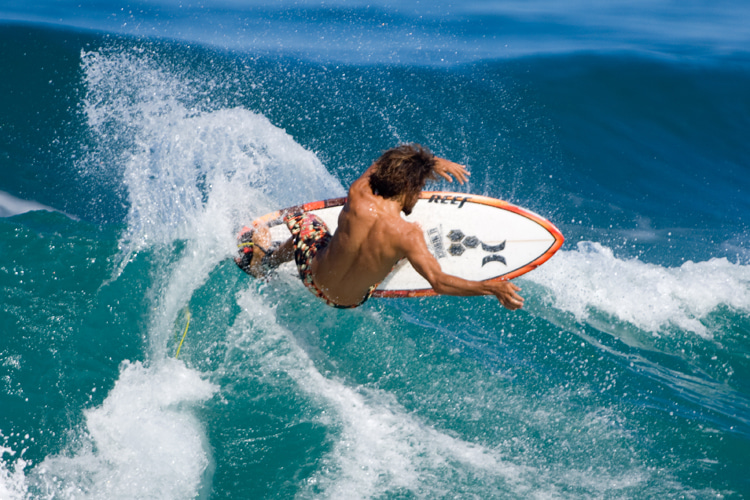 Surfing: not wearing a wetsuit increases the chances of severe lacerations to critical arteries | Photo: Shutterstock