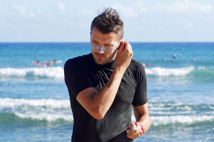 Surfers: exostosis can worsen the ear pressure imbalance symptoms | Photo: Shutterstock