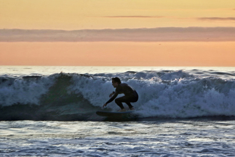 Surf photography: shooting against the sunset is never easy | Photo: Renato Marins