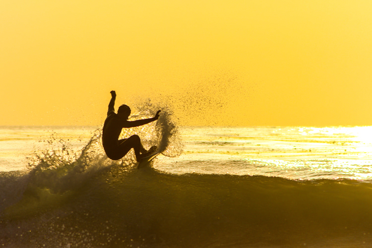 Wave riding: only a surfer knows the feeling | Photo: Shutterstock