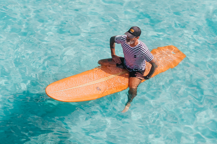 Surf trucker hat or cap: comfortable, breathable, lightweight, and UV radiation proof | Photo: Loiterton/Creative Commons
