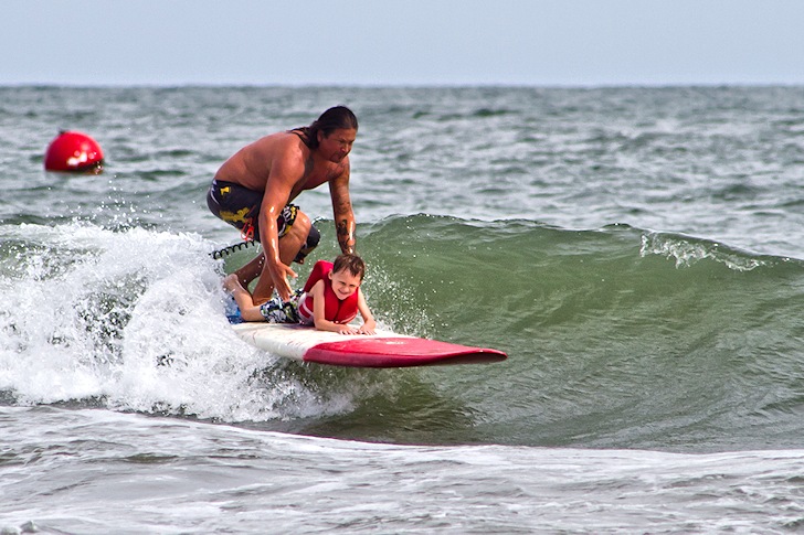 Surfers Healing: Israel Paskowitz gets a grom onboard | Photo: throughcannonseyes.com