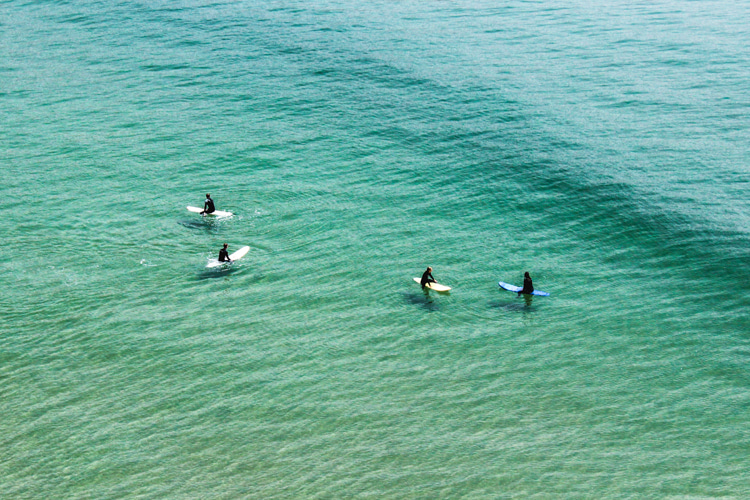 Surfing: waiting for waves requires a certain level of focus and presence of the mind | Photo: Hansel/Creative Commons